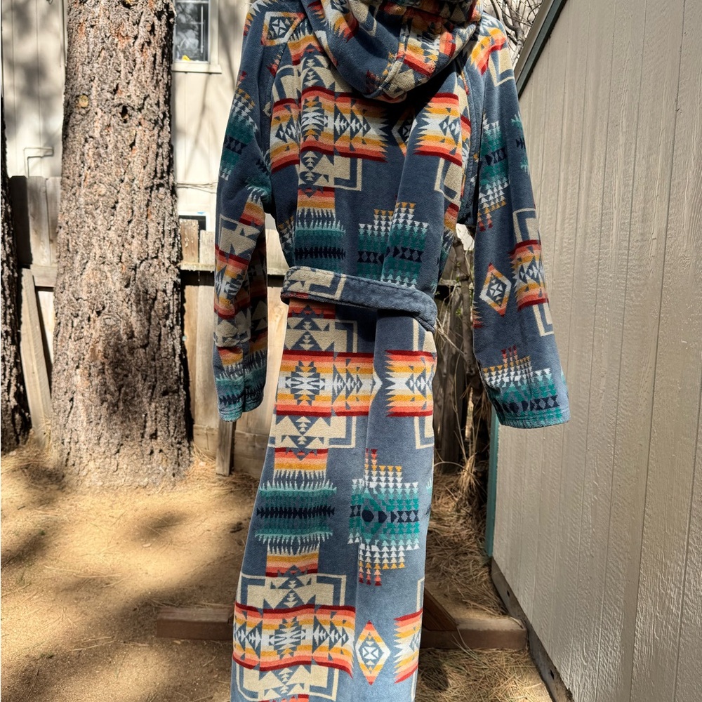 Pendleton Chief Joseph Robe Sz L/XL Aztec  Print Bathrobe W/ Pockets unisex - Picture 2 of 4